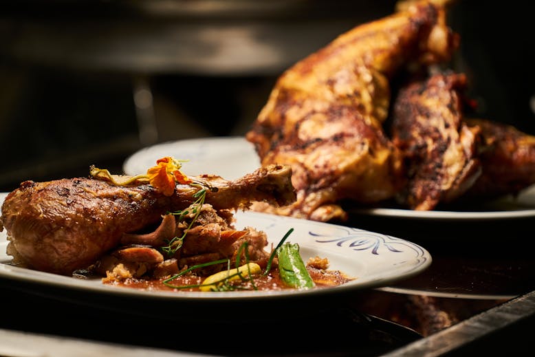 Ayam Bakar Mamine: Rasa Hangat yang Menghangatkan Jiwa di Jantung Cilacap